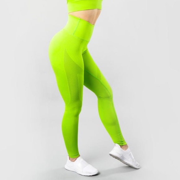 ISO Alphalete Athletics Aero Leggings in Volt - Picture 2 of 4